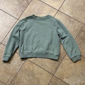 Nordstrom kids Sage Green crewneck long sleeve sweatshirts size small 7/8